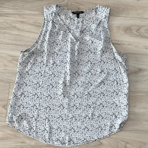 Banana Republic Pleated V-Neck Tank - Sz M - Picture 1 of 4